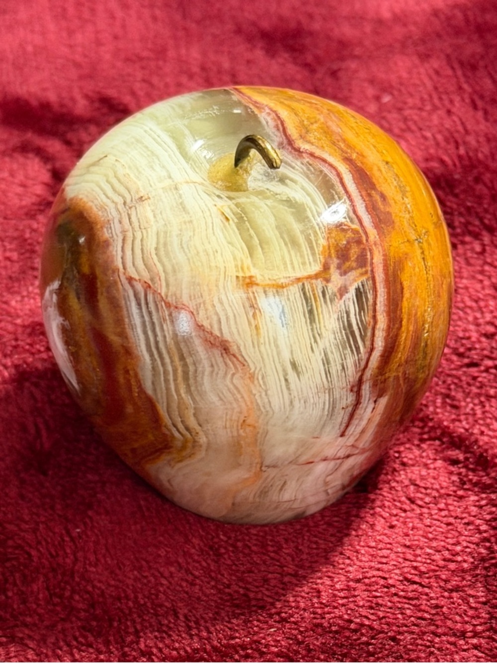 Beautiful Polished Onyx Apple With Metal Stem & Gold, White & Brown Veined Stone